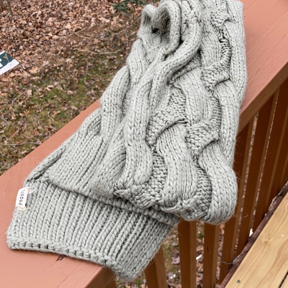 Fossil knit grey scarf